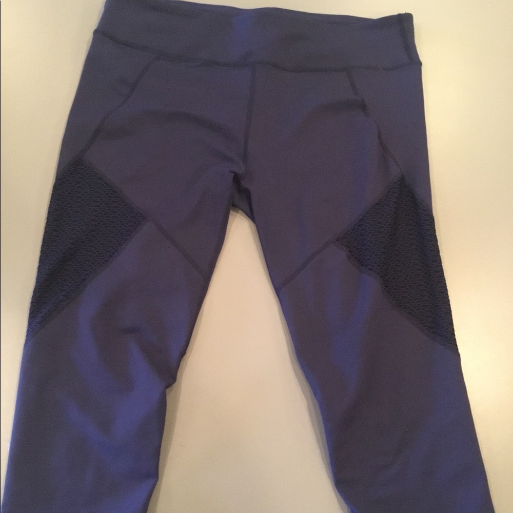 🌞Gorgeous Periwinkle Fabletic Capris🌞